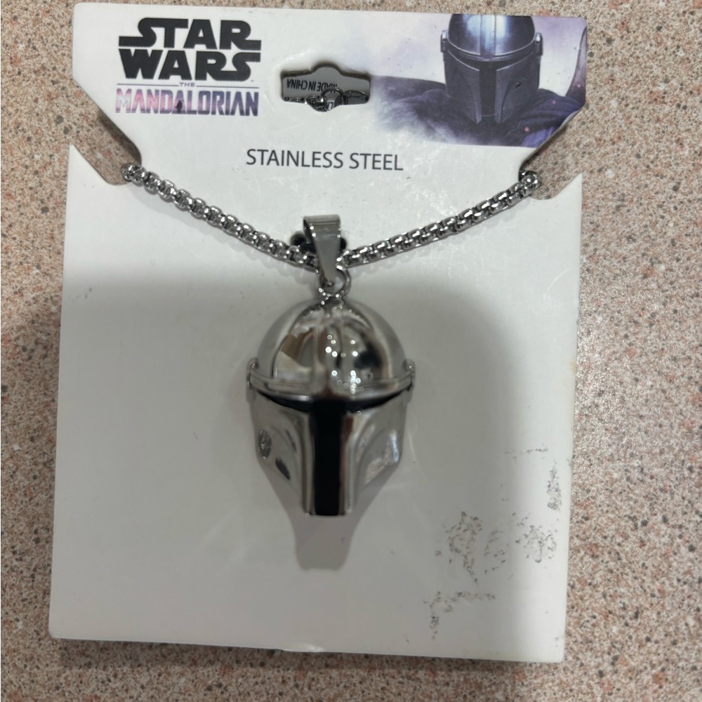 🌸 Official STAR WARS MANDALORIAN
Helmet STAINLESS STEEL 3D
Pendant Necklace 🌸